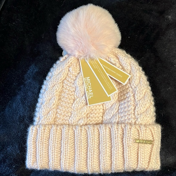 Ladies Michael Kors‎ Fleece Lined Cable Knit Hat OS Cream Faux Fur Pom P… - Picture 1 of 7